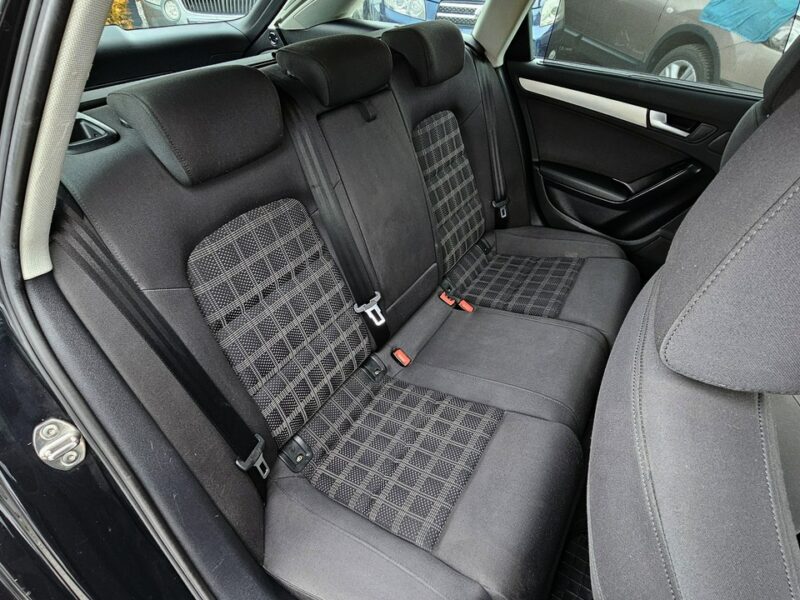 Audi A4 2.0 TDI - 140 KM * Duża Navi * Automat / Ledy Biksenon *HAK /Gwarancja B8 (2007-2015)