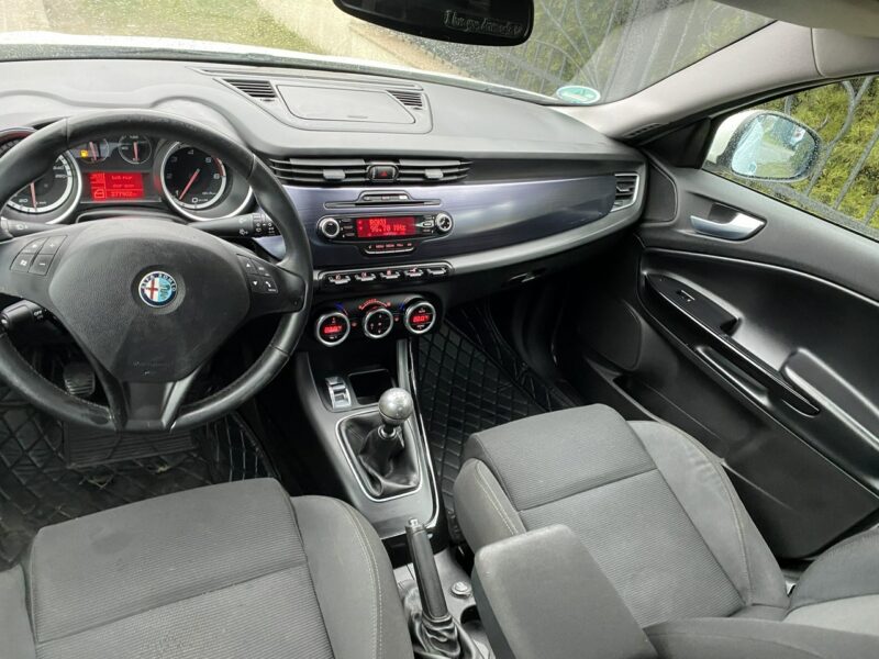 Alfa Romeo Giulietta Mocny silnik, klimatronik, parktronik, Ledy dzienne, isofix, z Niemiec