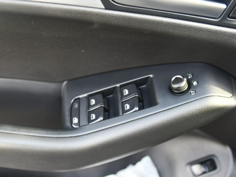 Audi Q5 2,0tdi S-line,Quattro,Navi,Pół-skóry,Elkt.Klapa.Klimatr 2 str.GWARANCJ 8R (2008-)