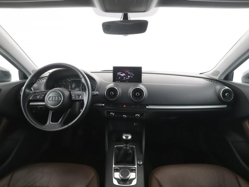 Audi A3 skóra navi grzane fotele Bluetooth climatronic LED PDC tempomat 8Y