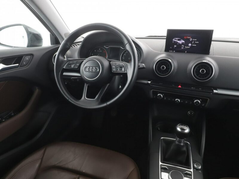 Audi A3 skóra navi grzane fotele Bluetooth climatronic LED PDC tempomat 8Y