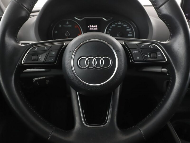 Audi A3 skóra navi grzane fotele Bluetooth climatronic LED PDC tempomat 8Y