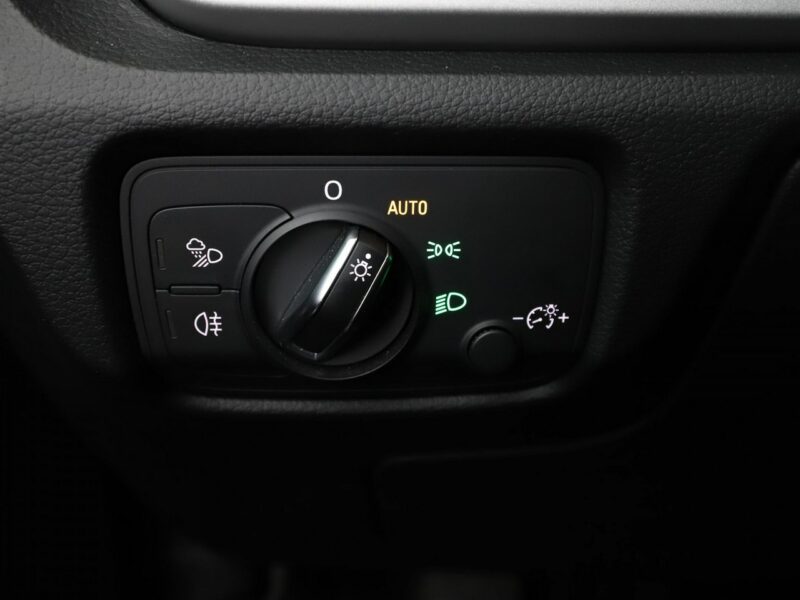 Audi A3 skóra navi grzane fotele Bluetooth climatronic LED PDC tempomat 8Y