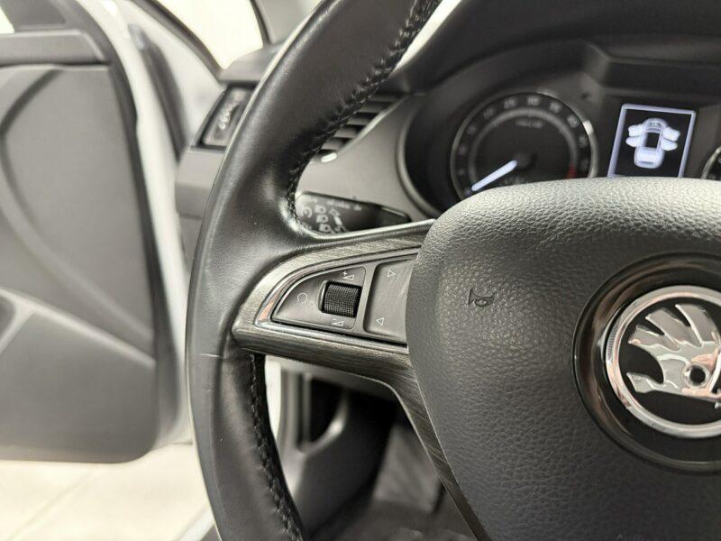 Škoda Octavia SCOUT 2.0 TDI 184KM*DSG*4x4*AppleCar*Bi-Xenon*Duża Navi*Tempomat*Black III (2013-)