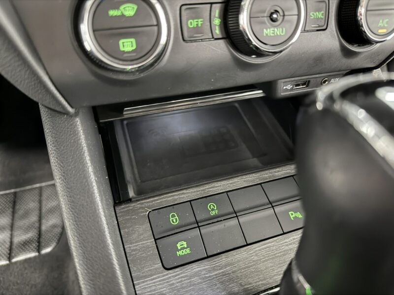 Škoda Octavia SCOUT 2.0 TDI 184KM*DSG*4x4*AppleCar*Bi-Xenon*Duża Navi*Tempomat*Black III (2013-)