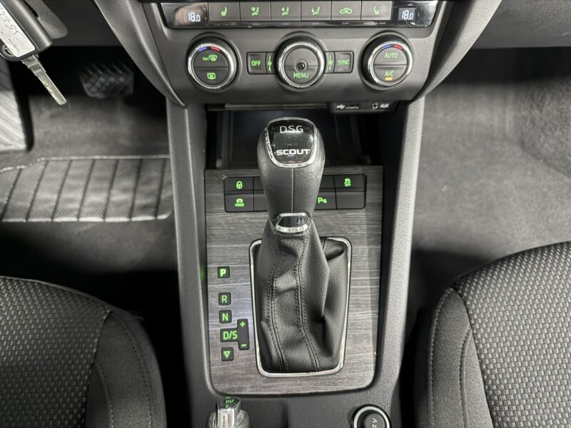 Škoda Octavia SCOUT 2.0 TDI 184KM*DSG*4x4*AppleCar*Bi-Xenon*Duża Navi*Tempomat*Black III (2013-)