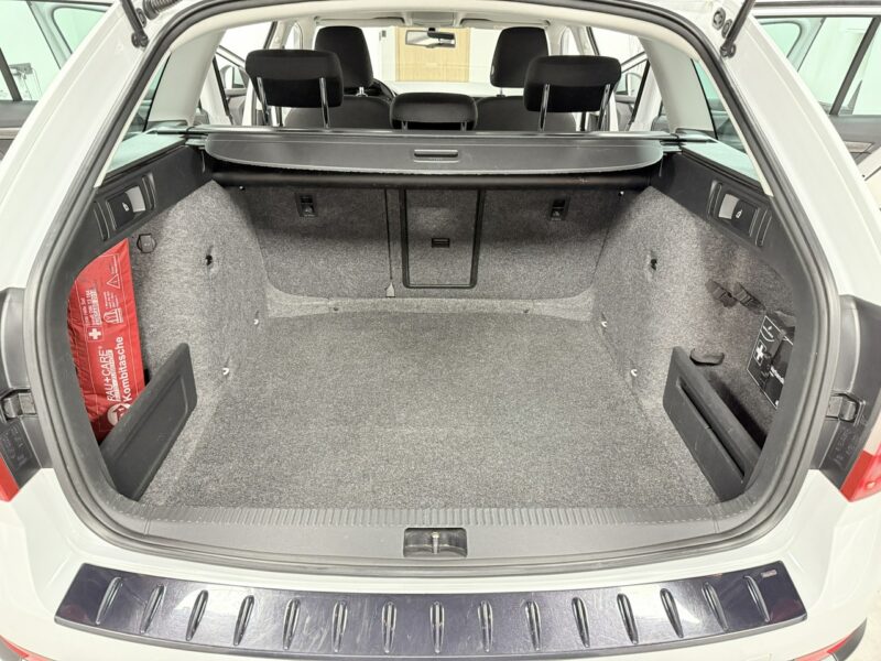 Škoda Octavia SCOUT 2.0 TDI 184KM*DSG*4x4*AppleCar*Bi-Xenon*Duża Navi*Tempomat*Black III (2013-)