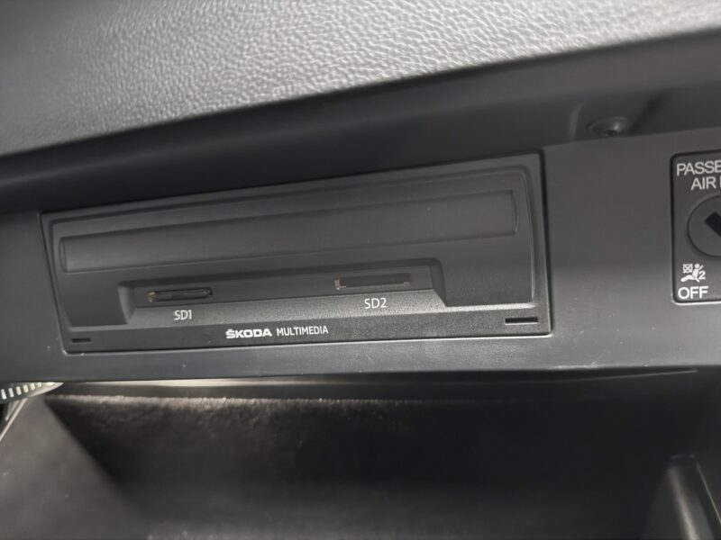 Škoda Octavia SCOUT 2.0 TDI 184KM*DSG*4x4*AppleCar*Bi-Xenon*Duża Navi*Tempomat*Black III (2013-)