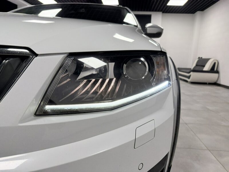 Škoda Octavia SCOUT 2.0 TDI 184KM*DSG*4x4*AppleCar*Bi-Xenon*Duża Navi*Tempomat*Black III (2013-)