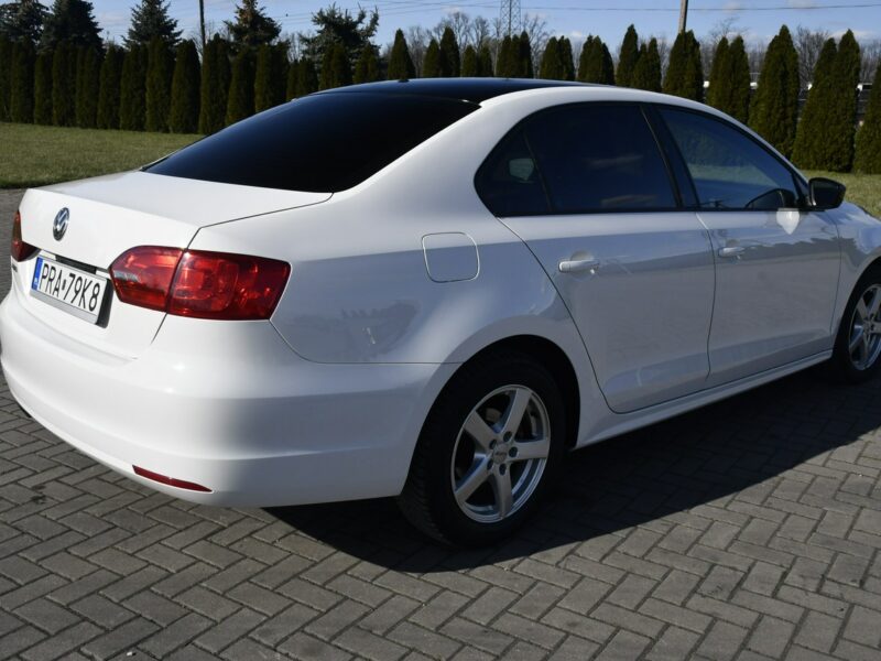 Volkswagen Jetta 2,0 Benz MPI. Automat.Serwis.Klimatyzacja.El.szyby.Centralka,kredyt. A6 (2010-)