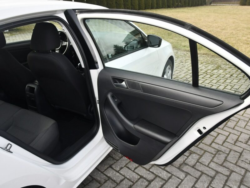 Volkswagen Jetta 2,0 Benz MPI. Automat.Serwis.Klimatyzacja.El.szyby.Centralka,kredyt. A6 (2010-)
