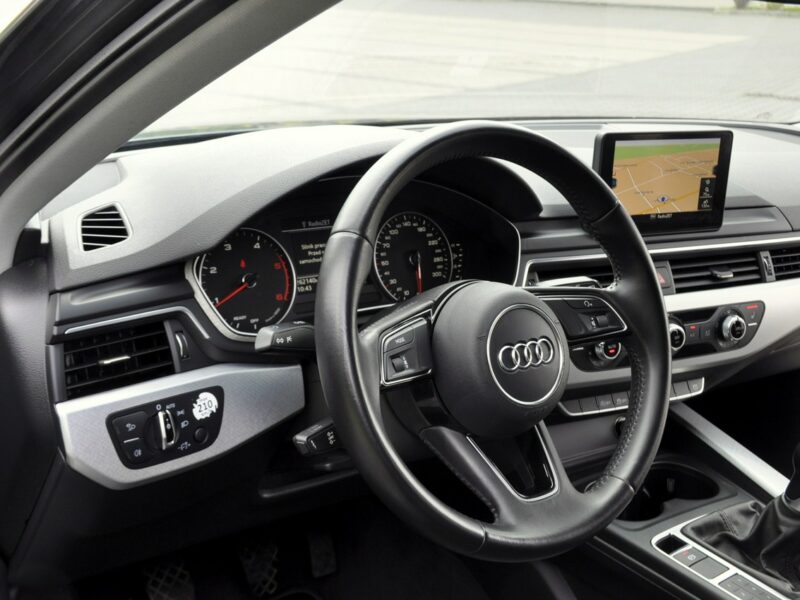 Audi A4 2.0TDI(150KM)*Lift*Xenon*Led*Duża Navi*Welur*Chrom*El.Klapa*Alu18"ASO B9 (2015-)