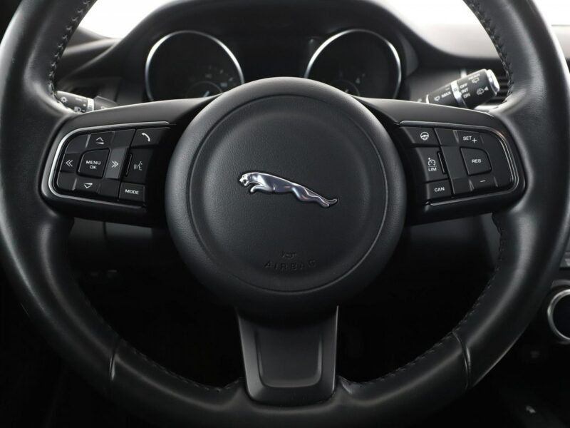 Jaguar E-Pace 2.0D Automat AWD Klimatronik Navi ACC Grzane Fotele Kamera Full LED I (2017 -)