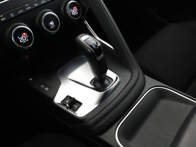 Jaguar E-Pace 2.0D Automat AWD Klimatronik Navi ACC Grzane Fotele Kamera Full LED I (2017 -)