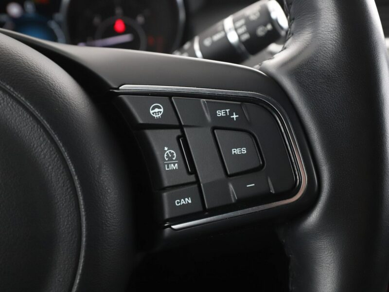 Jaguar E-Pace 2.0D Automat AWD Klimatronik Navi ACC Grzane Fotele Kamera Full LED I (2017 -)