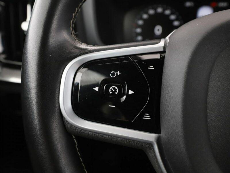 Volvo V60 F23 2.0T6 R Design AWD PHEV Navi Tempomat HarmanKardon Kamera BLIS LED II (2018-)