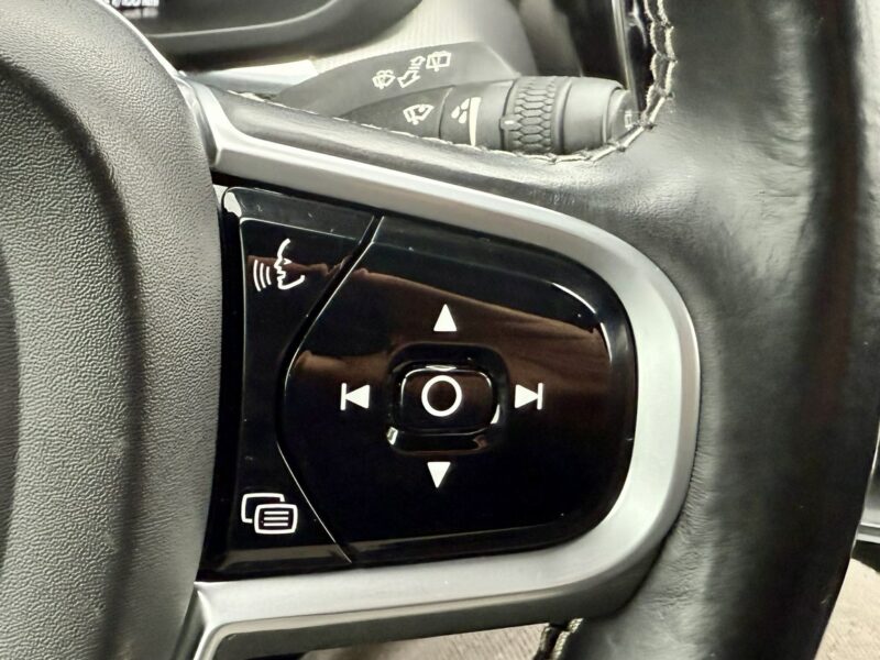 Volvo XC 60 4x4,R-DESIGN,Bogata wersja,Gwarancja II (2017-)
