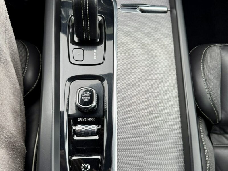 Volvo XC 60 4x4,R-DESIGN,Bogata wersja,Gwarancja II (2017-)