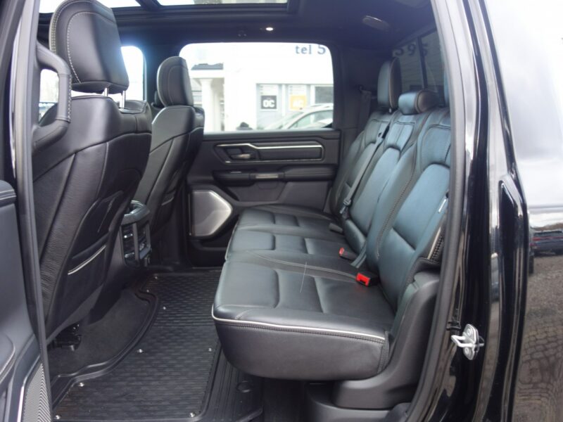 Dodge RAM DODGE RAM WERSJA LIMITED NIGHT BLACK SILNIK 5.7 BENZYNA 400km 38tys km IV (2009-)