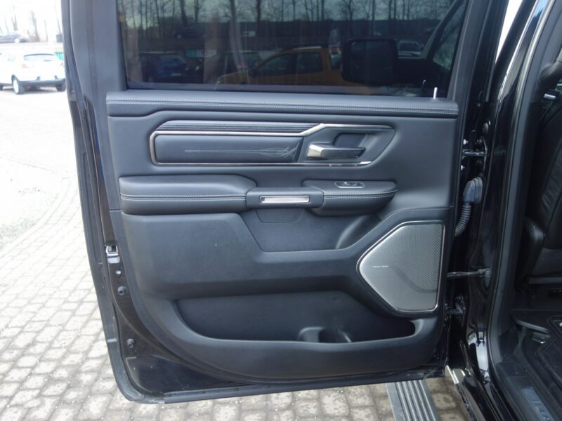 Dodge RAM DODGE RAM WERSJA LIMITED NIGHT BLACK SILNIK 5.7 BENZYNA 400km 38tys km IV (2009-)