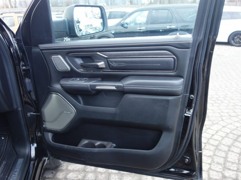 Dodge RAM DODGE RAM WERSJA LIMITED NIGHT BLACK SILNIK 5.7 BENZYNA 400km 38tys km IV (2009-)