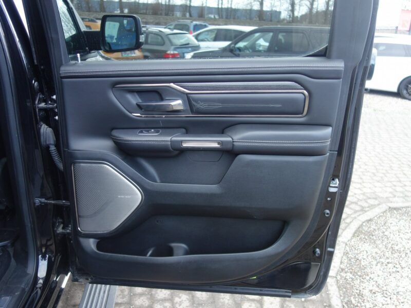 Dodge RAM DODGE RAM WERSJA LIMITED NIGHT BLACK SILNIK 5.7 BENZYNA 400km 38tys km IV (2009-)