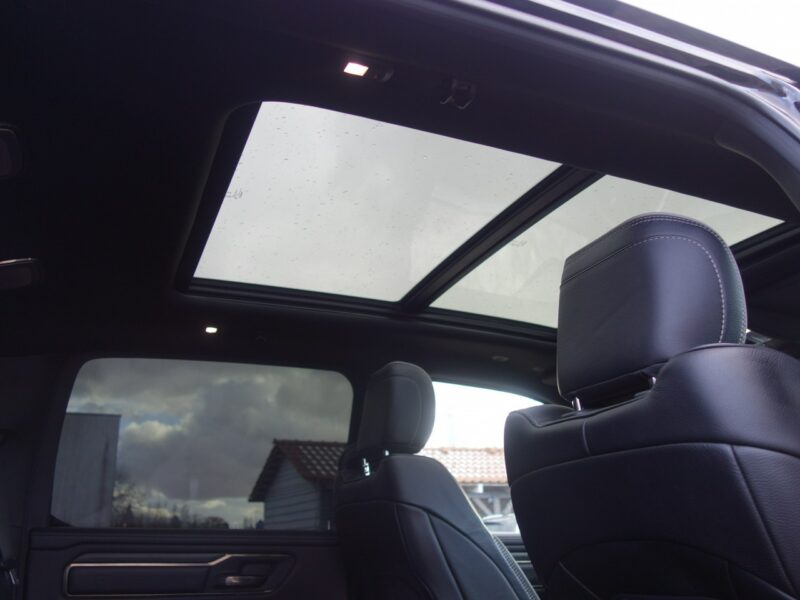 Dodge RAM DODGE RAM WERSJA LIMITED NIGHT BLACK SILNIK 5.7 BENZYNA 400km 38tys km IV (2009-)