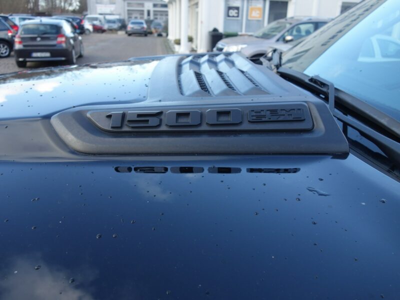 Dodge RAM DODGE RAM WERSJA LIMITED NIGHT BLACK SILNIK 5.7 BENZYNA 400km 38tys km IV (2009-)