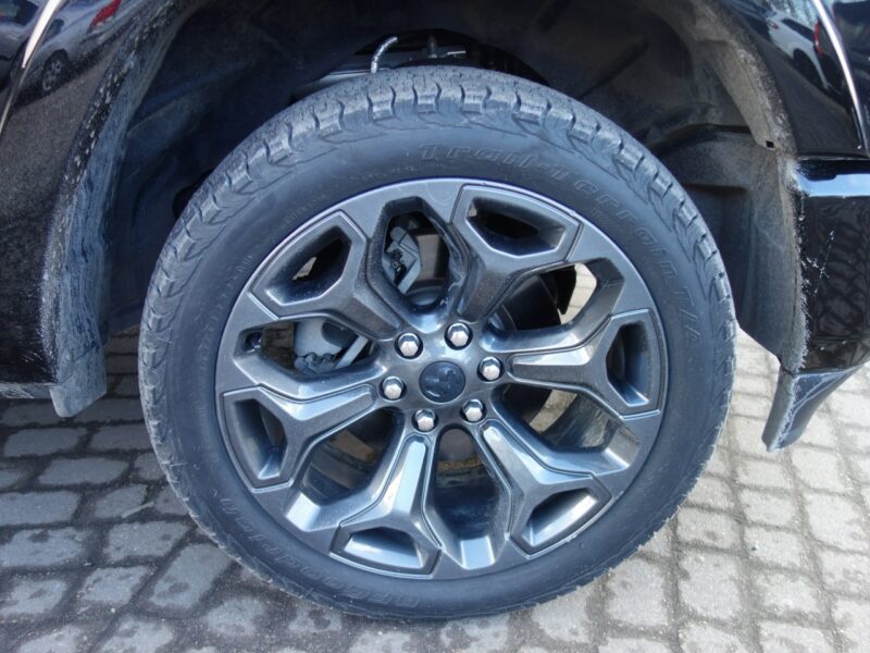 Dodge RAM DODGE RAM WERSJA LIMITED NIGHT BLACK SILNIK 5.7 BENZYNA 400km 38tys km IV (2009-)