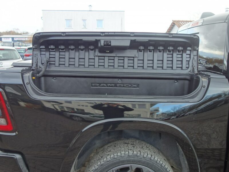 Dodge RAM DODGE RAM WERSJA LIMITED NIGHT BLACK SILNIK 5.7 BENZYNA 400km 38tys km IV (2009-)
