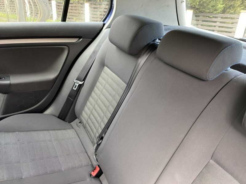 Volkswagen Golf CLIMAtic, oszczędny, hak, niezawodna benzyna, isofix, zadbany, zarej. V (2003-2008)