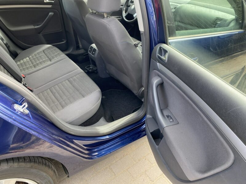 Volkswagen Golf CLIMAtic, oszczędny, hak, niezawodna benzyna, isofix, zadbany, zarej. V (2003-2008)