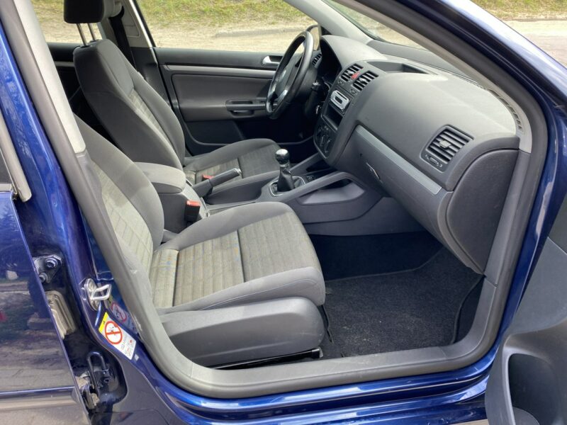 Volkswagen Golf CLIMAtic, oszczędny, hak, niezawodna benzyna, isofix, zadbany, zarej. V (2003-2008)