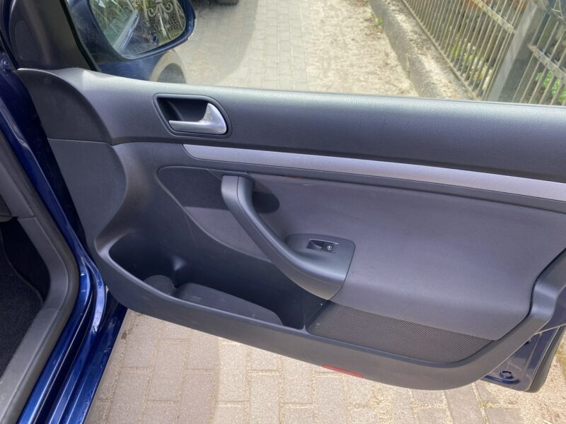 Volkswagen Golf CLIMAtic, oszczędny, hak, niezawodna benzyna, isofix, zadbany, zarej. V (2003-2008)