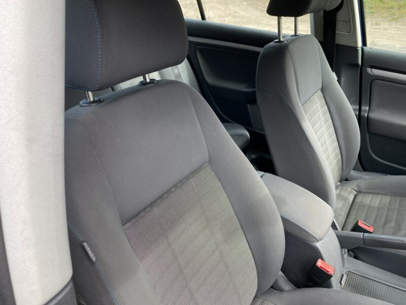 Volkswagen Golf CLIMAtic, oszczędny, hak, niezawodna benzyna, isofix, zadbany, zarej. V (2003-2008)