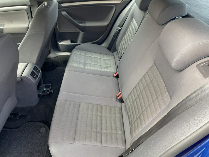 Volkswagen Golf CLIMAtic, oszczędny, hak, niezawodna benzyna, isofix, zadbany, zarej. V (2003-2008)