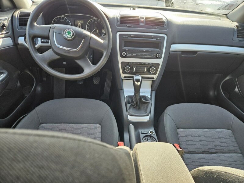 Škoda Octavia Klimatronic dwu strefowy / Podgrzewane fotele / Tempomat II (2004-2013)