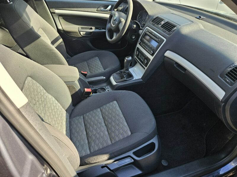 Škoda Octavia Klimatronic dwu strefowy / Podgrzewane fotele / Tempomat II (2004-2013)
