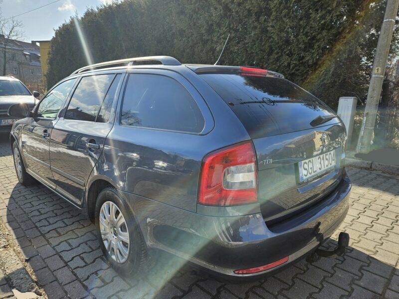Škoda Octavia Klimatronic dwu strefowy / Podgrzewane fotele / Tempomat II (2004-2013)