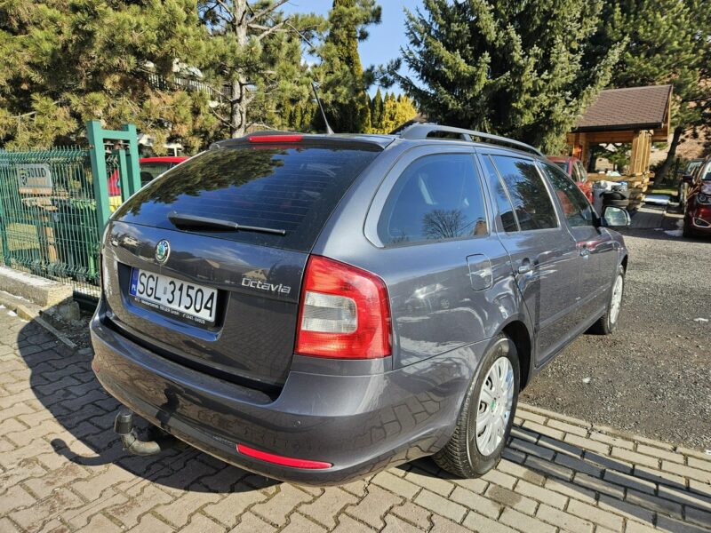 Škoda Octavia Klimatronic dwu strefowy / Podgrzewane fotele / Tempomat II (2004-2013)