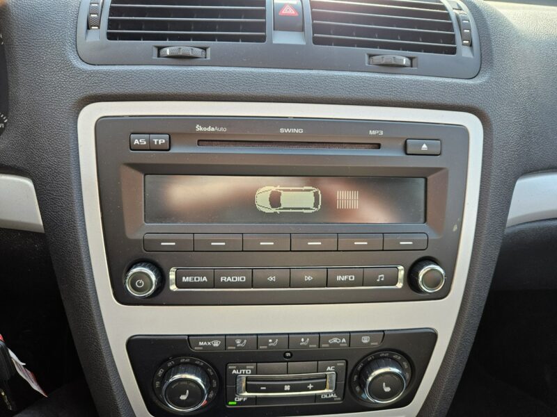 Škoda Octavia Klimatronic dwu strefowy / Podgrzewane fotele / Tempomat II (2004-2013)