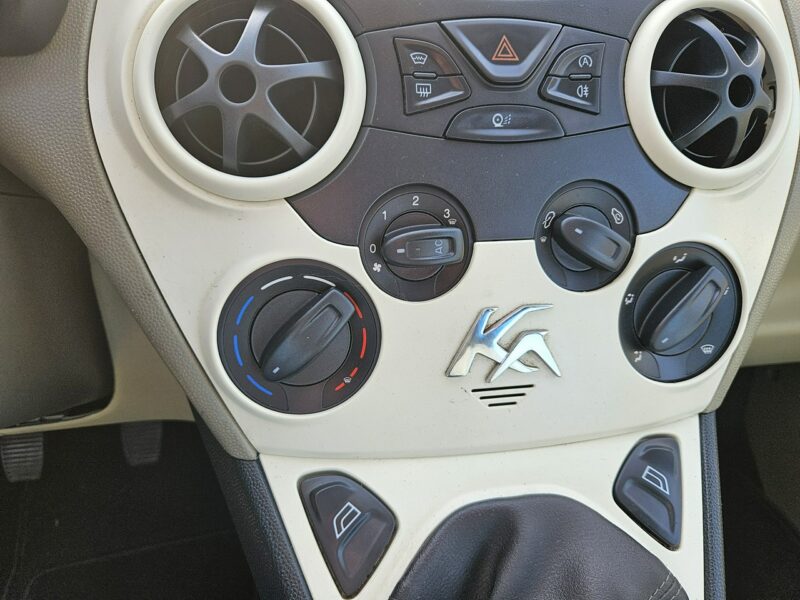 Ford KA Podgrzewane fotele / Klima / Podgrzewana szyba / START / STOP II (2008-)