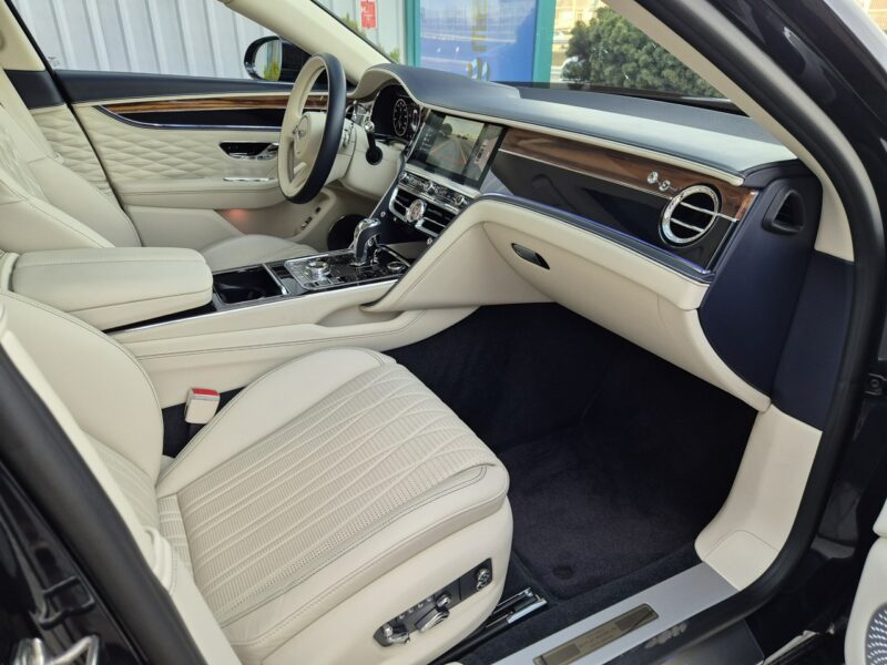 Bentley Continental Flying Spur V8. Gwarancja 04.2026. Bang & Olufsen. Head-Up. Masaże.