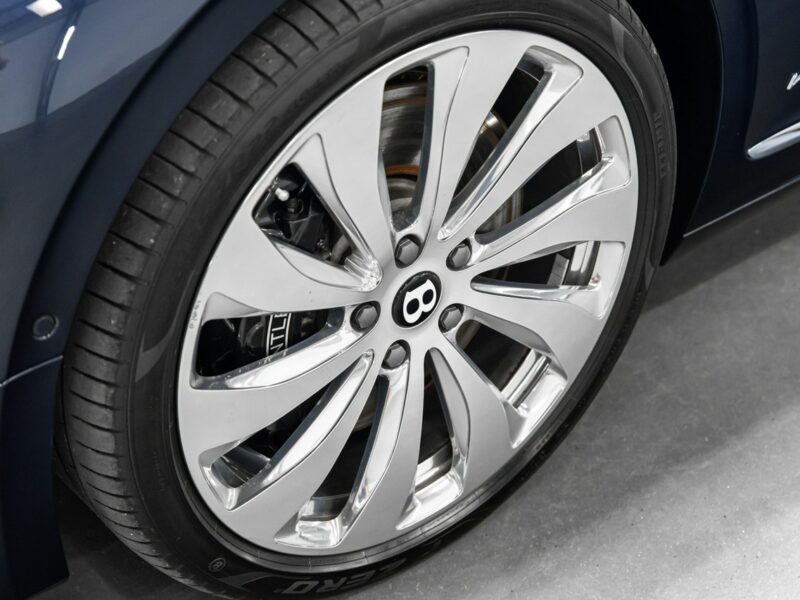 Bentley Continental Flying Spur V8. Gwarancja 04.2026. Bang & Olufsen. Head-Up. Masaże.