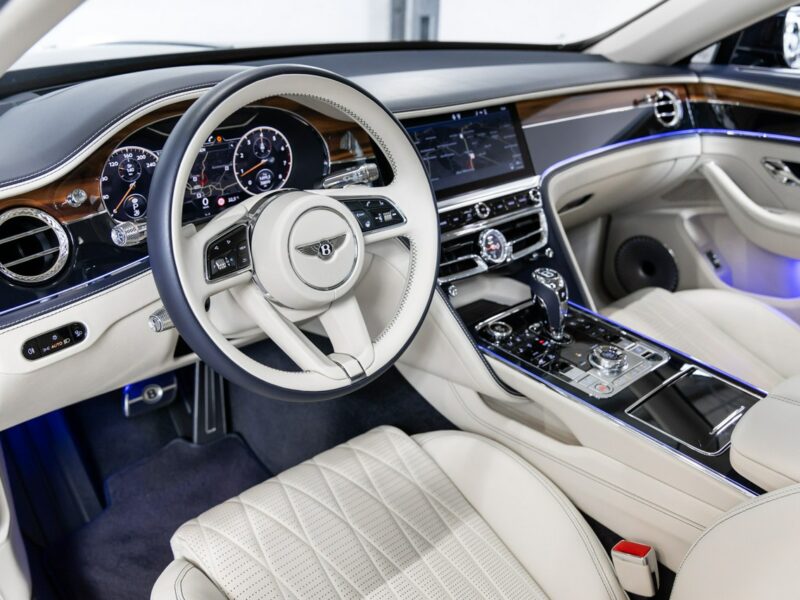 Bentley Continental Flying Spur V8. Gwarancja 04.2026. Bang & Olufsen. Head-Up. Masaże.