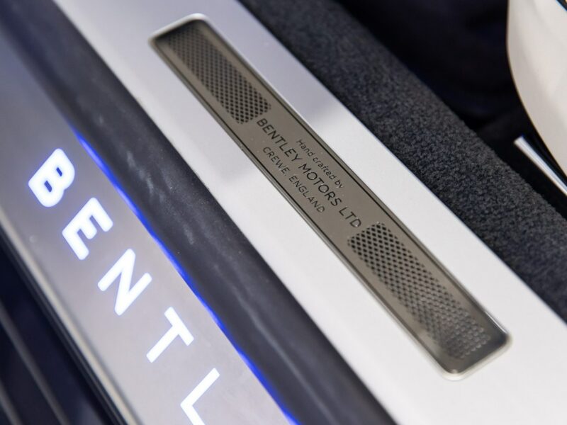 Bentley Continental Flying Spur V8. Gwarancja 04.2026. Bang & Olufsen. Head-Up. Masaże.