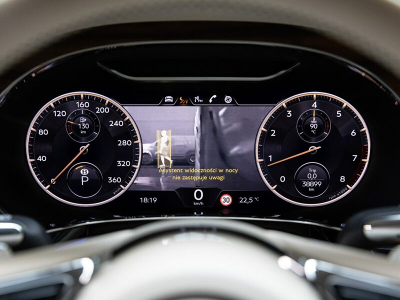 Bentley Continental Flying Spur V8. Gwarancja 04.2026. Bang & Olufsen. Head-Up. Masaże.