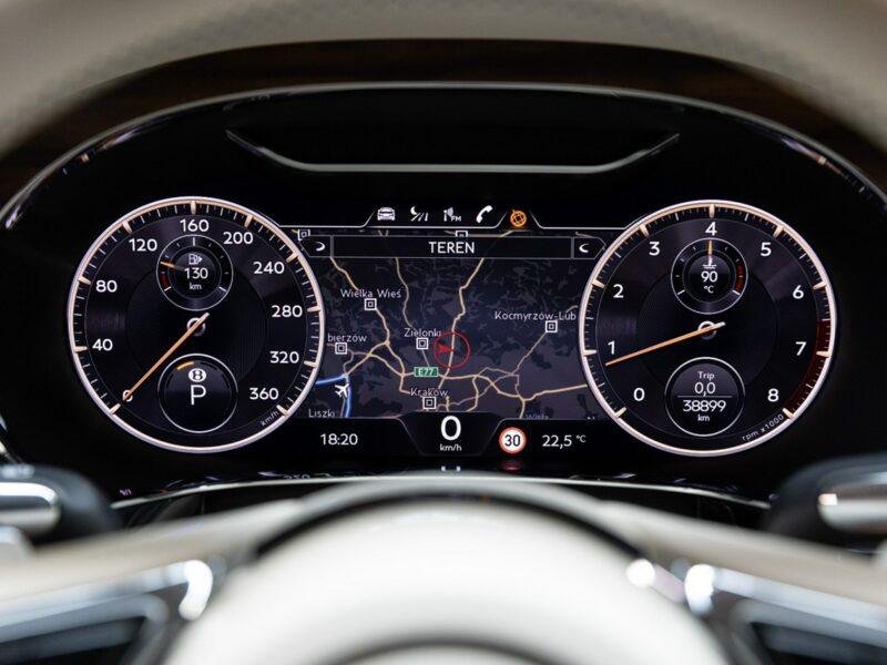 Bentley Continental Flying Spur V8. Gwarancja 04.2026. Bang & Olufsen. Head-Up. Masaże.
