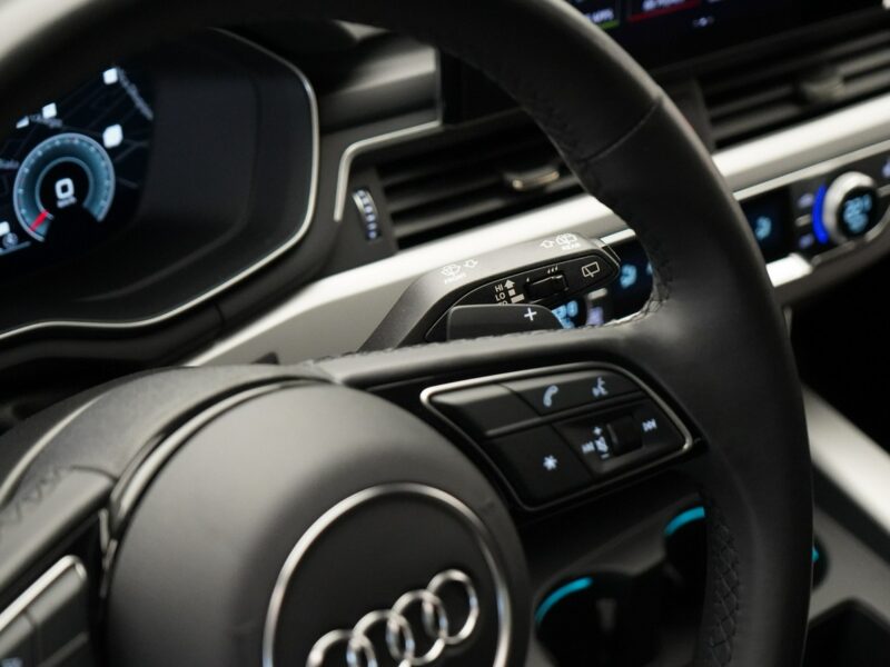 Audi A4 35TFSI 150KM Stronic S-line Tempomat Ambient Matrix LED B9 (2015-)