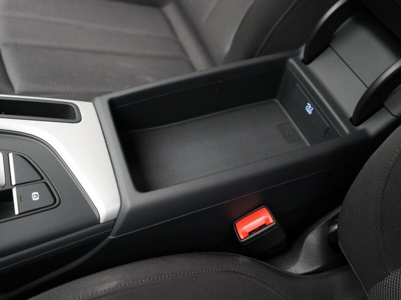Audi A4 35TFSI 150KM Stronic S-line Tempomat Ambient Matrix LED B9 (2015-)